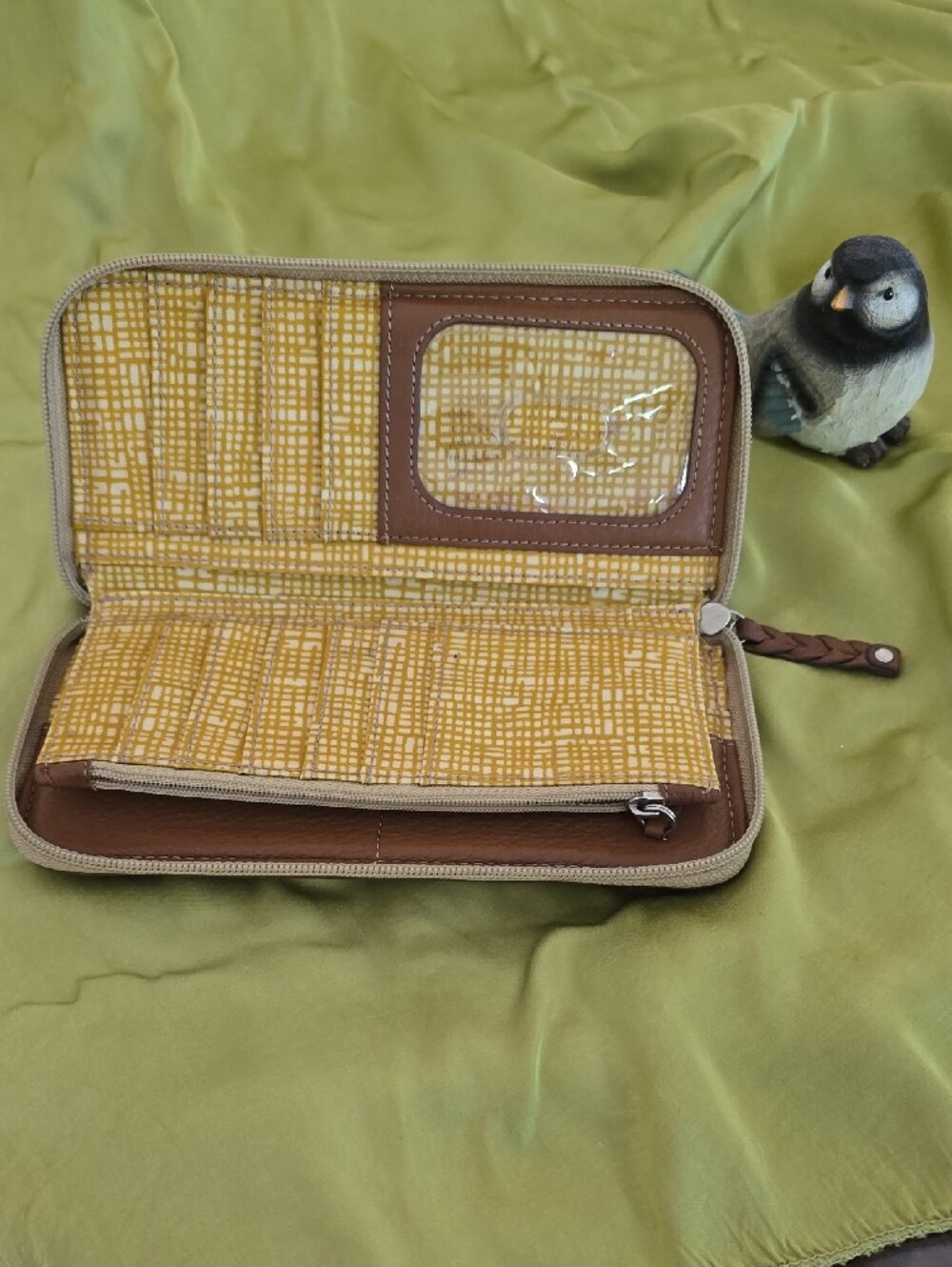 Fossil Key-Per zip-around wallet featuring a brown, yellow, and blue floral patt - Picture 4 of 5